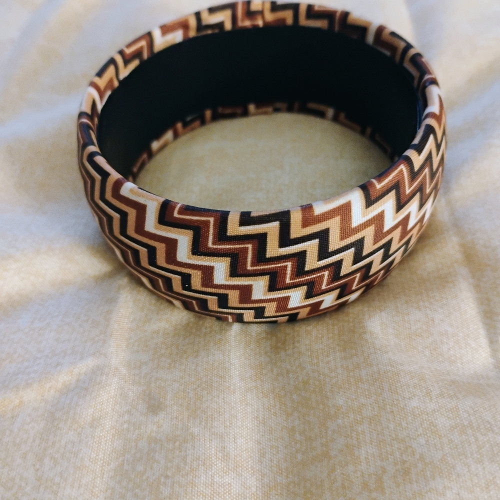 Chevron Patterned Bangle Bracelet